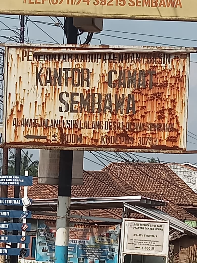 Plang Kantor Camat Sembawa Tak Terurus, Warga Bingung dan Aktivis Banyuasin Soroti Minimnya Kepedulian