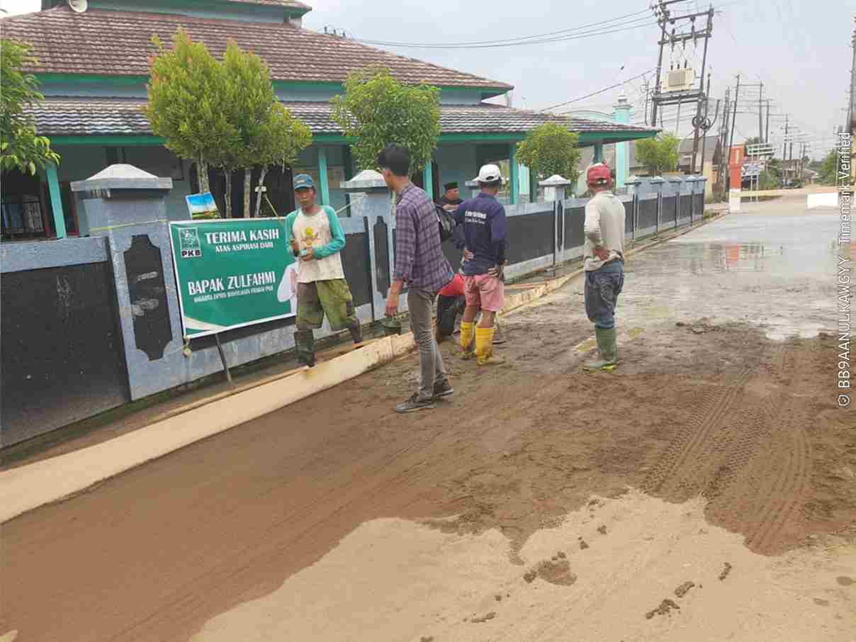 Proyek Cor Jalan Perumahan Tiga Putri Disorot: Diduga Asal Jadi, Tanpa Papan Proyek dan Pengawasan