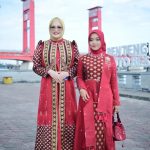 Wabup Banyuasin dan Ketua Dekranasda Tampil Dalam Ajang Fashion Show Swarna Songket Nusantara