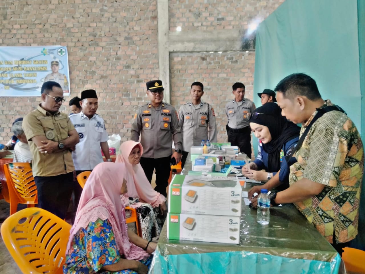 Polsek Sanga Desa Adakan Pengobatan Gratis dan Dokling