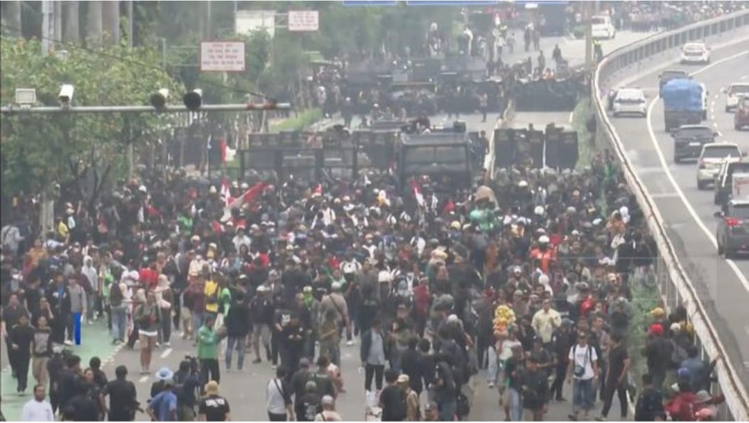 Benturan Demokrasi dan Kekerasan—Demo Anarkis di Jakarta Saat Ini