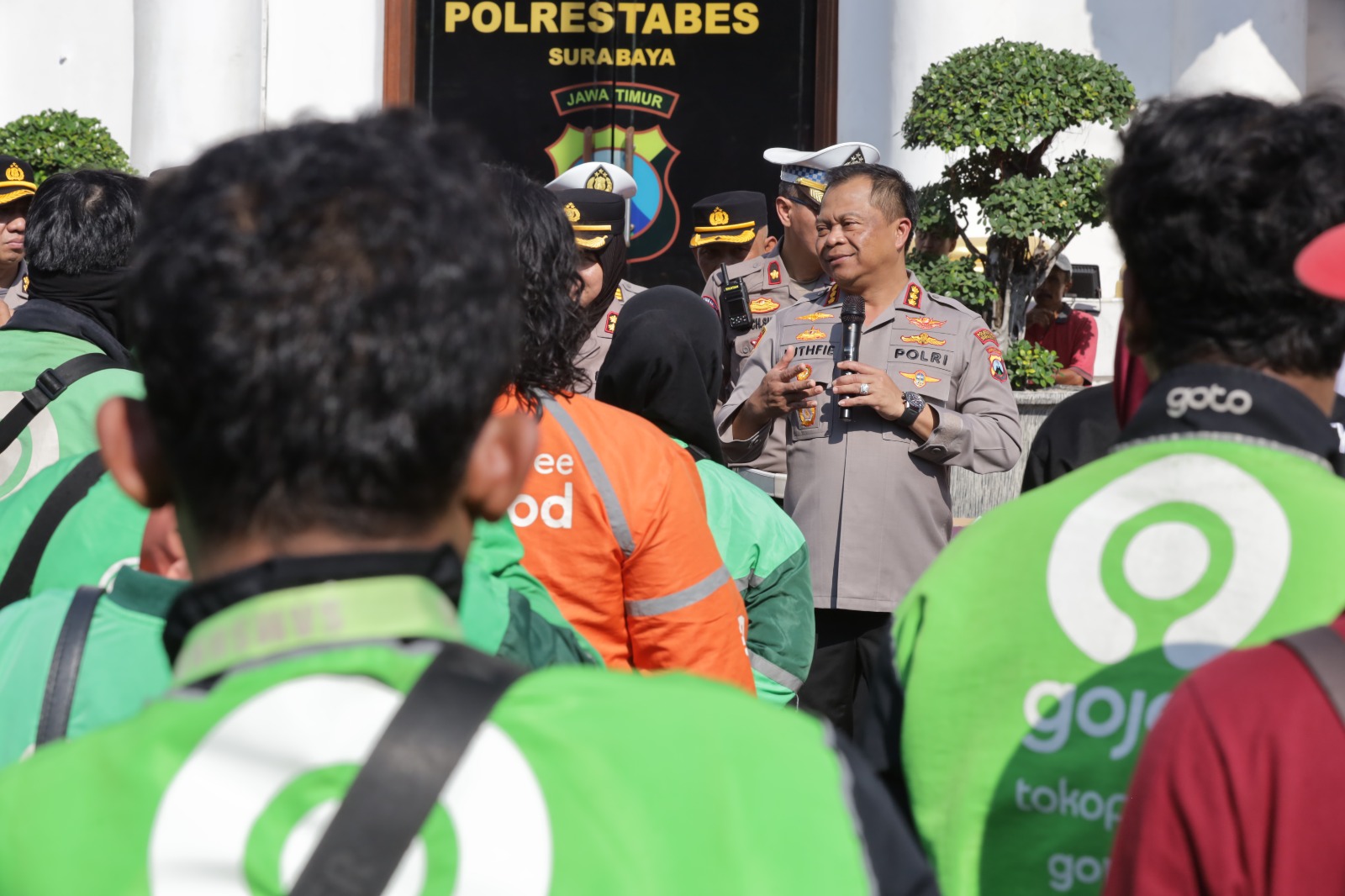Polrestabes Surabaya dan Ratusan Ojol Doa Bersama: Harmoni untuk Alm Affan Kurniawan