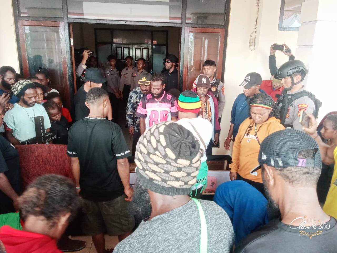 Warga Yahukimo Kepung Polres, Desak Penegakan Hukum atas Dugaan Pembunuhan dan Penyiksaan oleh Polisi