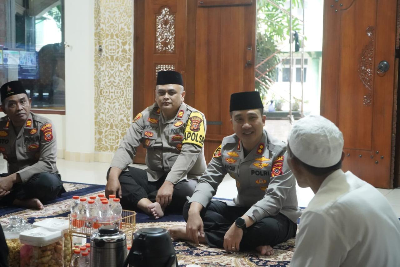 Silaturahmi Kapolres Purwakarta dengan Ponpes Al-Hikamussalafiyah Cipulus Kecamatan Wanayasa