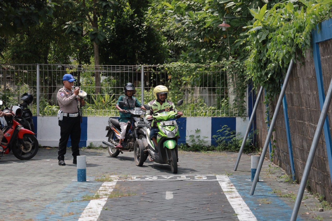 Bahagianya Kaum Difabel Dapat SIM Gratis dari Polres Jember di Hari Lalu Lintas Bhayangkara ke – 70