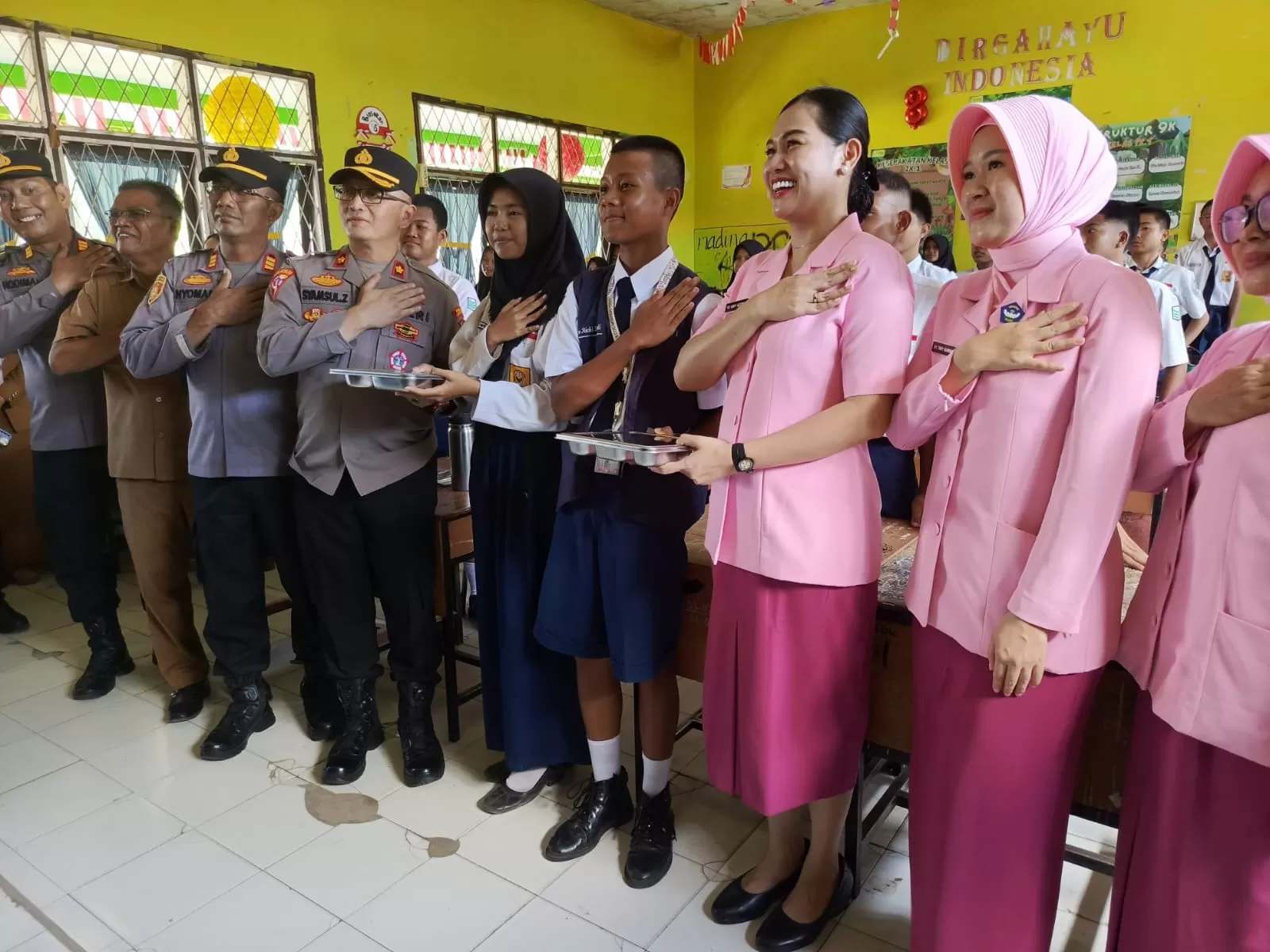 Polres Lubuk Linggau dan Bhayangkari Launching Perdana Program Makanan Bergizi untuk Siswa SMP