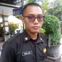 Satpam Samsat Trenggalek Diduga Memotret Jurnalis dari Surabaya, Etika Pelayanan Publik Dipertanyakan
