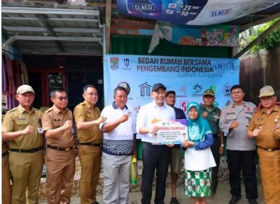 Wali Kota Lubuk Linggau Letakkan Batu Pertama Program Bantuan RTLH Tahun 2025