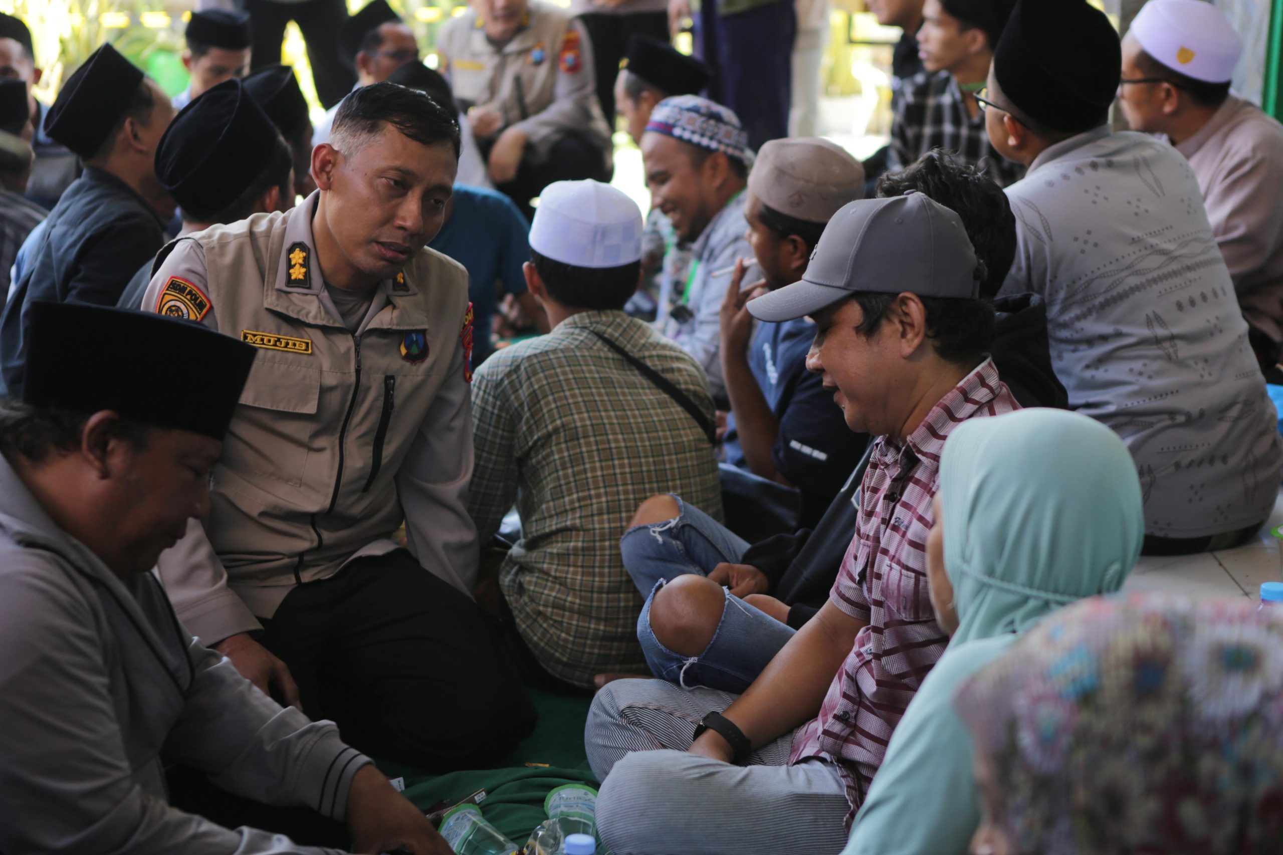 Polda Jatim Libatkan Tim Psikologi Dampingi Keluarga Korban di Ponpes Al-Khoziny.