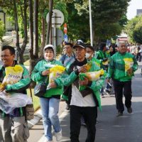 Polda Jatim Peduli Masyarakat Gelar Baksos Salurkan Bantuan untuk Ribuan Warga.