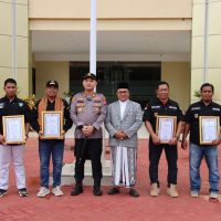Kapolres Sumenep, Beri Penghargaan kepada Lima Warga yang Berperan Menjaga Keamanan