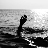 Remaja 17 Tahun di Giligenting Tewas Tenggelam Saat Berenang di Dekat Dermaga