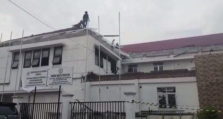 Dugaan Pelanggaran K3 di Proyek Rehabilitasi Gedung Kantor Pemberdayaan Perempuan dan Anak Palembang