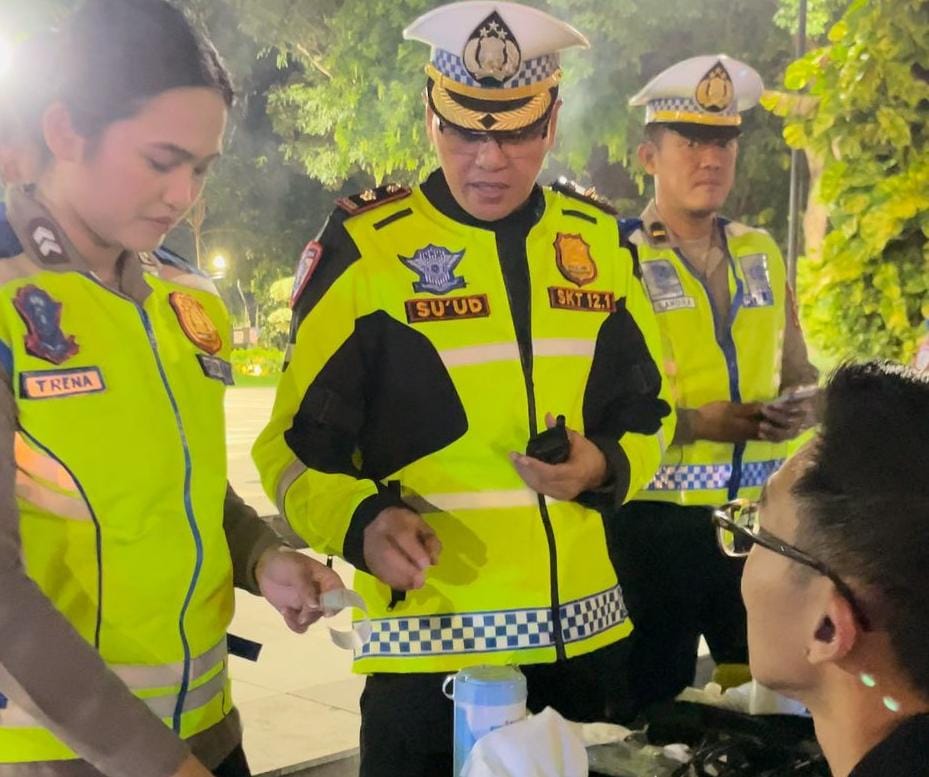 Polisi Gelar Razia Pengemudi Usai Pesta Halloween di Surabaya, Antisipasi Laka Lantas.