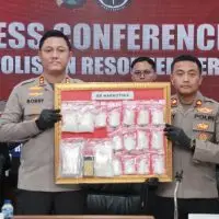 Polres Jember Bongkar Jaringan Narkotika Antar Pulau, 885 Gram Sabu dan 300 Butir Ekstasi Disita.