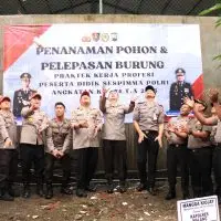 Peserta Didik Sespimma Lepas 125 Burung di Polres Malang Jaga Keseimbangan Alam.
