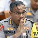 Kapolres Jakarta Selatan Nicolas Ary Lilipaly, SIK, MH, MSI Tidak Membenarkan Ayah Tiri Alvaro Tewas di Dalam Tahanan  Jakarta Selatan -Jakarta Selatan -setelah selesai melakukan pemeriksaan sebagai tersangka. Belum dimasukan ke dalam ruang tahanan. Sewaktu penyidik selesai memeriksa (BAP) tersangka sudah larut malam sehingga kalau mau masuk ke ruang tahanan, harus dilakukan pemeriksaan kesehatan oleh pihak kedokteran kesehatan yang ada di Polres dulu.   Jadi oleh penyidik atau yang piket Serse, tersangka disuruh istirahat dulu di sofa yang ada di ruang konseling. Bukan di ruang tahanan. Ada saksi dari pihak keluarga yang melihat pertama tersangka bunuh diri dengan cara gantung diri di ruang konseling.   Selesai melakukan pemeriksaan sebagai tersangka. Belum dimasukan ke dalam ruang tahanan.   Sewaktu penyidik selesai memeriksa (BAP) tersangka sudah larut malam sehingga kalau mau masuk ke ruang tahanan, harus dilakukan pemeriksaan kesehatan oleh pihak kedokteran kesehatan yang ada di Polres dulu.   Jadi oleh penyidik atau piket serse, tersangka disuruh istirahat dulu di sofa yang ada di ruang konseling. Bukan di ruang tahanan.   Ada saksi dari pihak keluarga yang melihat pertama tersangka bunuh diri dengan cara gantung diri di ruang konseling.