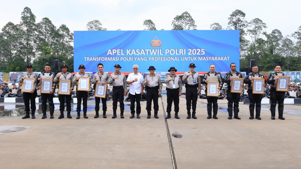 Prestasi Gemilang: Kapolres Blitar Raih Penghargaan Quick Wins dan Video Pamapta Terbaik