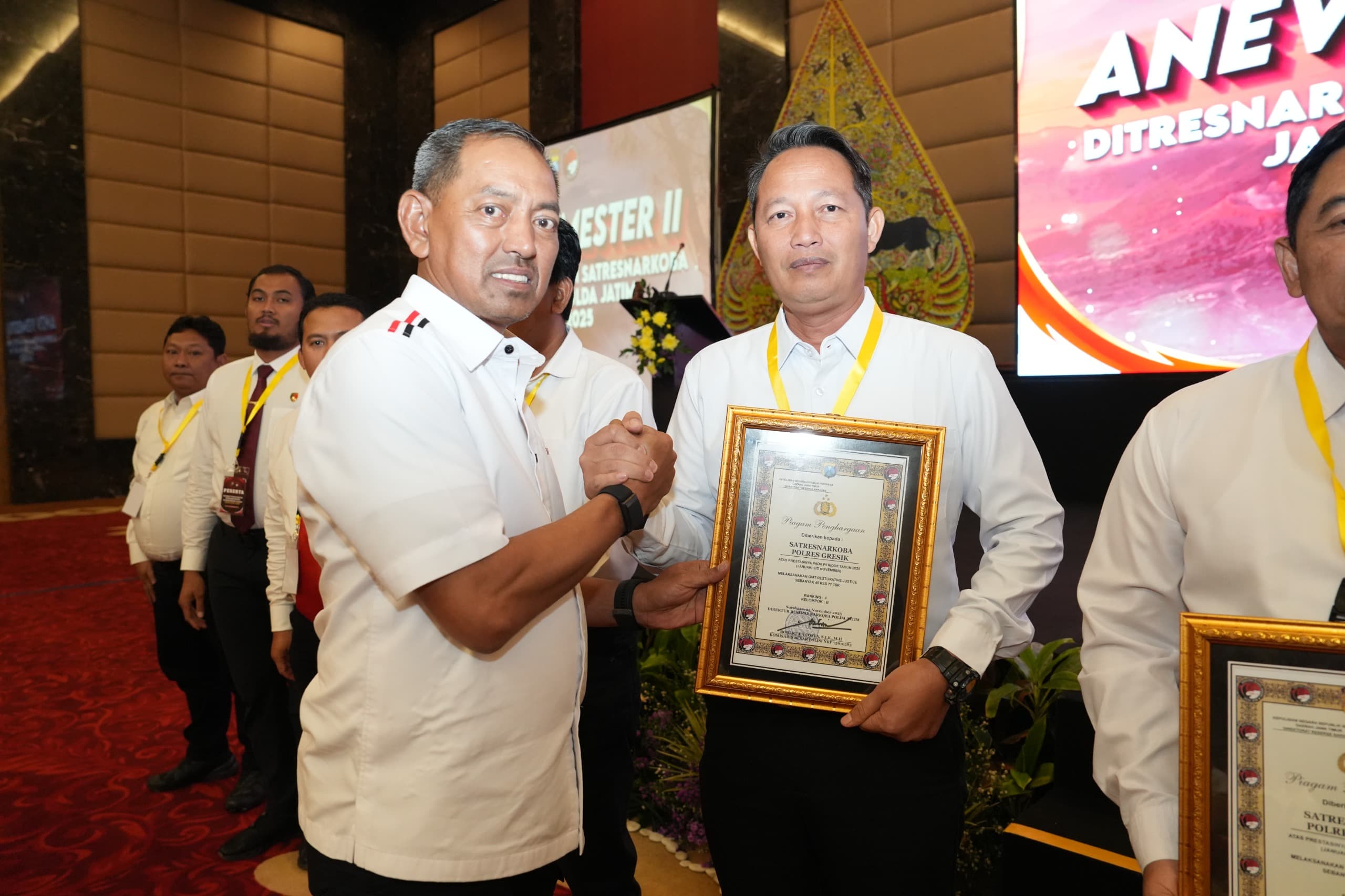 Sat Resnarkoba Polres Gresik Raih Penghargaan Polda Jatim atas Keberhasilan Ungkap Kasus Narkoba