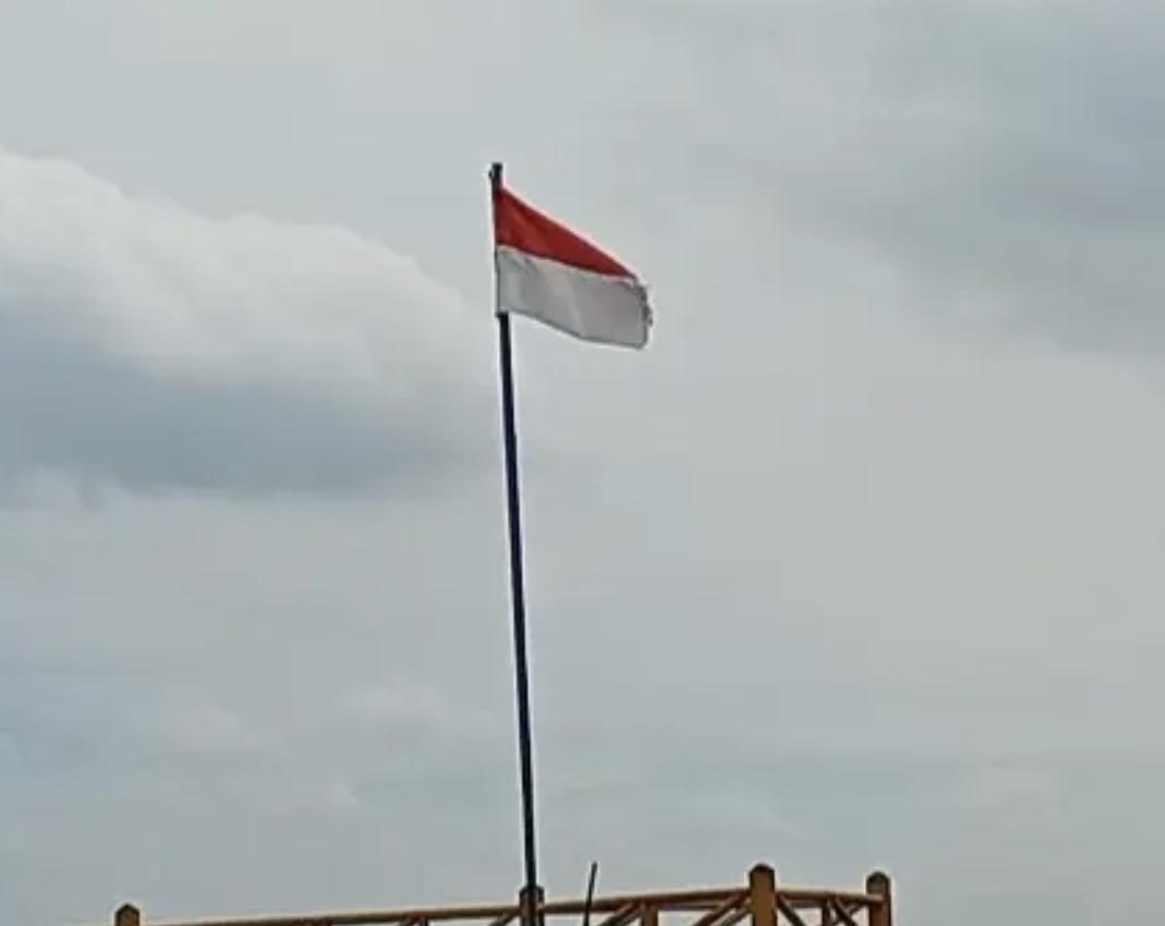 Miris! Bendera Kebangsaan Terbiarkan Robek di UPTD Pelabuhan Sungai Lais