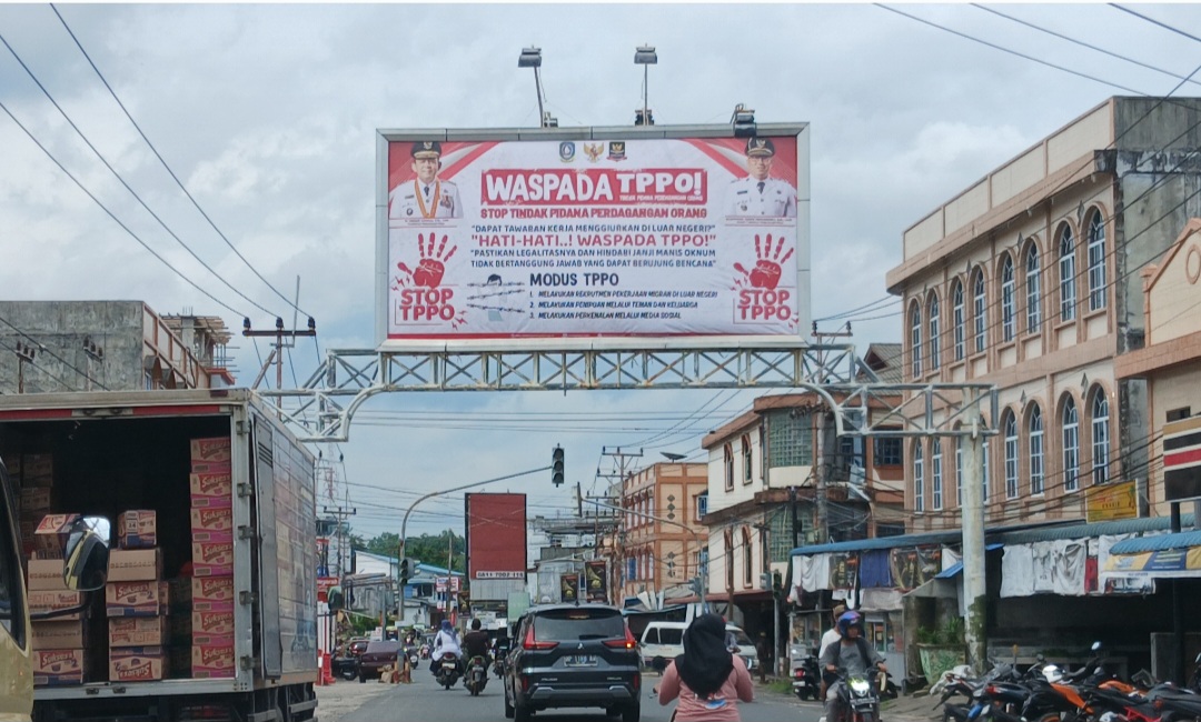 Spanduk Peringatan TPPO di Jalan Raya Padat Aktivitas, Pemerintah Daerah Perketat Sosialisasi
