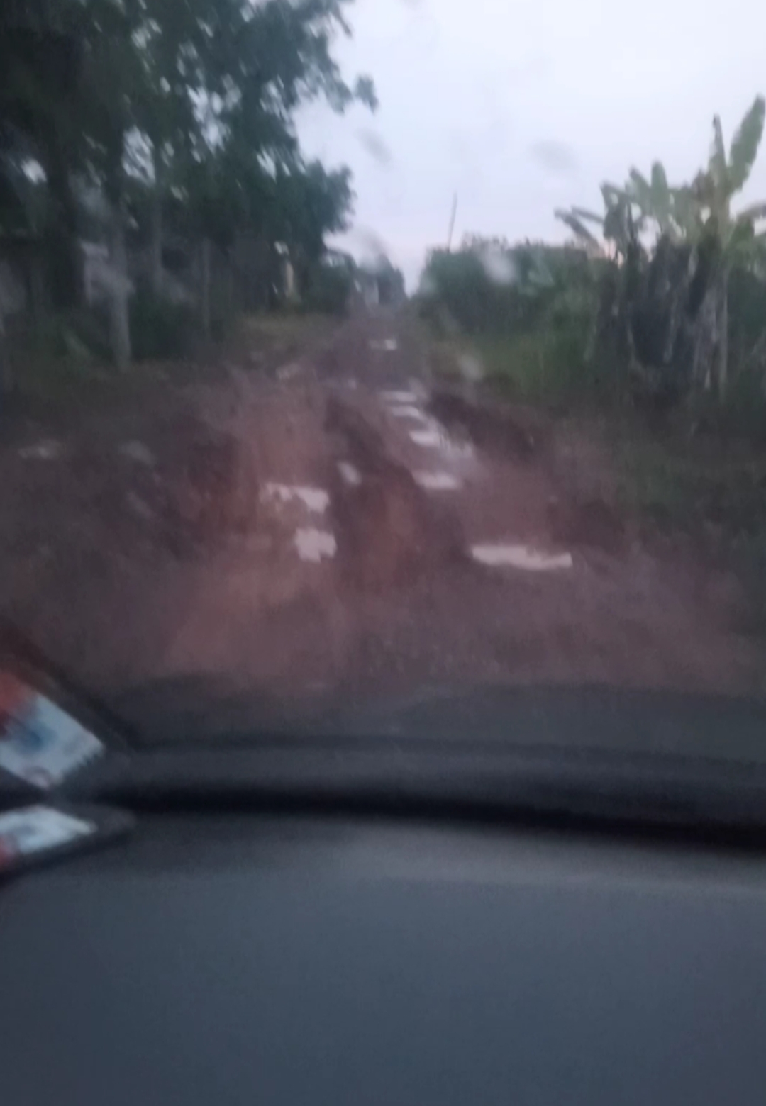 Membangun Jalan di Atas Kertas? Anggaran Besar, Hasil Pengerasan Jalan Mengecewakan”