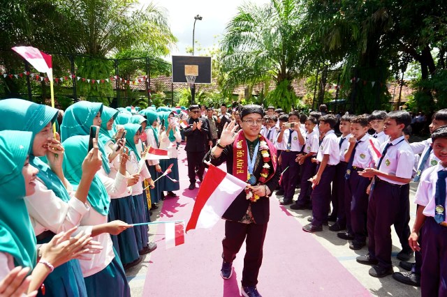 Siswa MTsN 3 Banyuwangi, Berhasil Menyabet Medali Perak pada Ajang Bergengsi International Junior Science Olympian (IJSO) yang Digelar di Rusia.