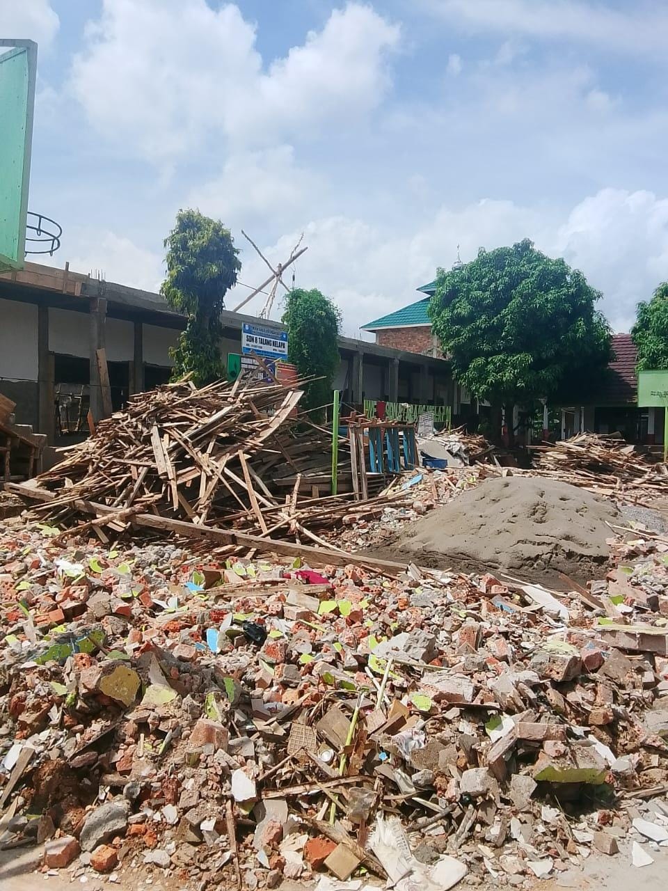 Proyek Rehabilitasi SDN 8 Talang Kelapa Molor, Proses Belajar Terganggu