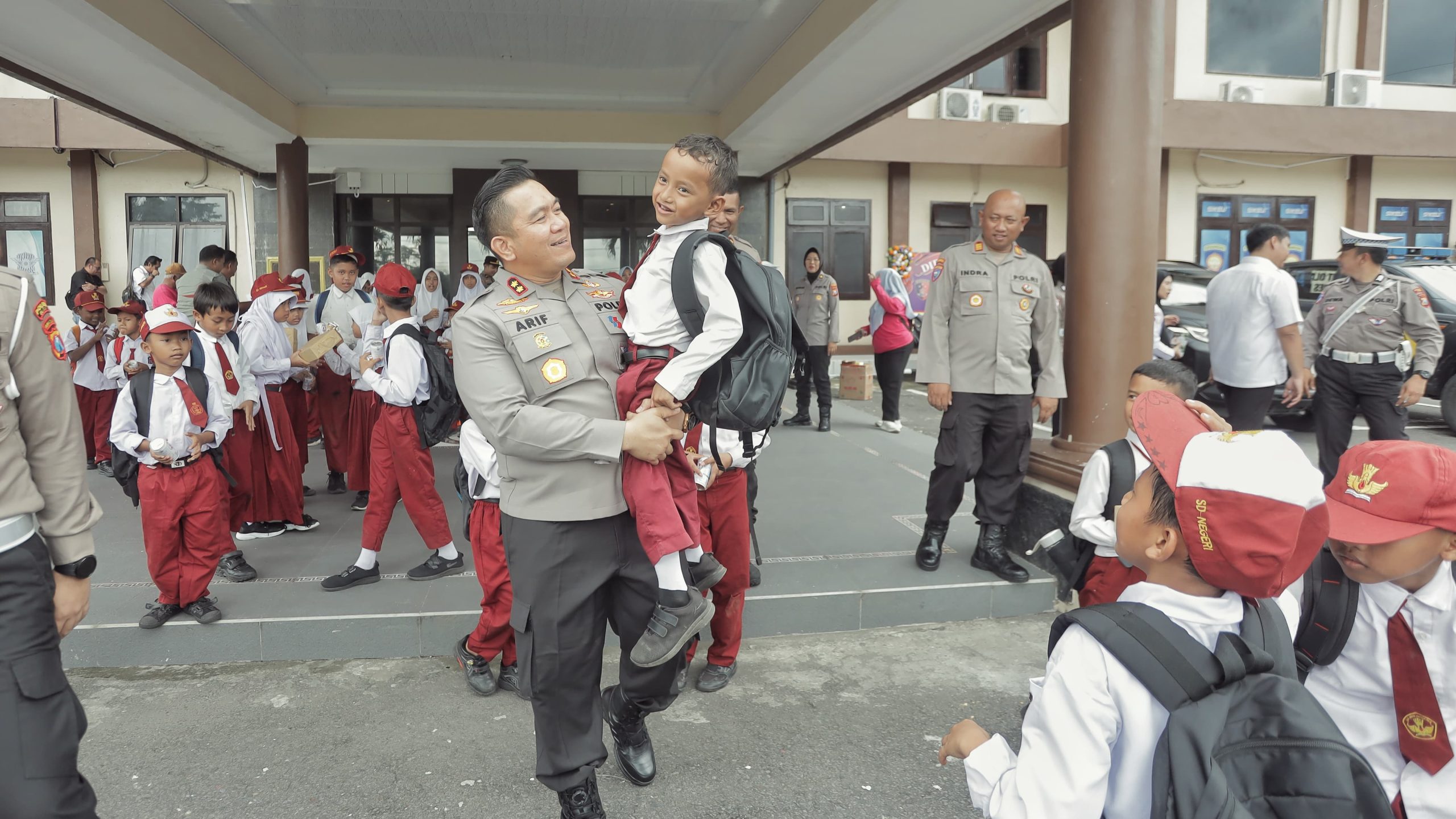 Kapolres Blitar Beserta PJU Sambut Kunjungan Edukatif SD Negeri Pojok 01 Kabupaten Blitar