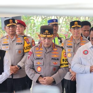 Kapolri Salurkan 1000 paket Sembako Untuk Warga di Nganjuk.