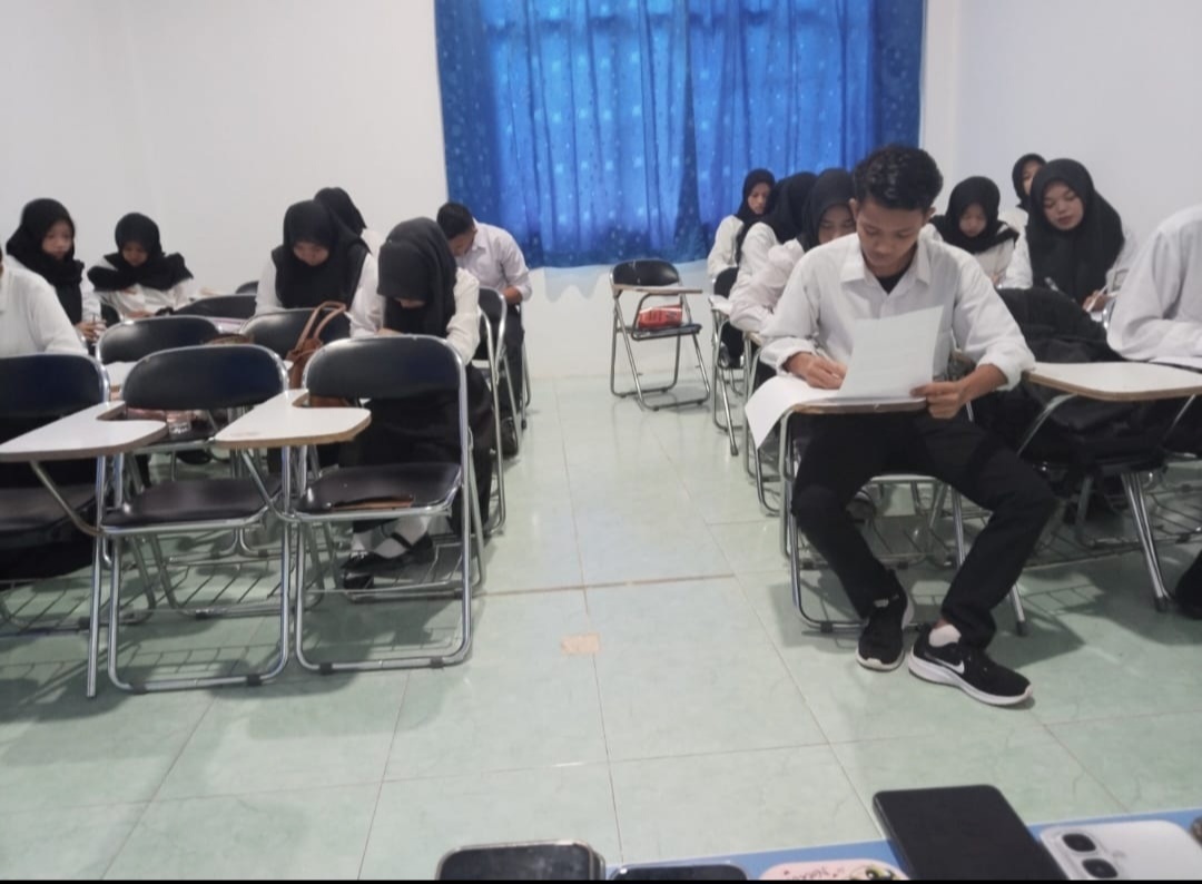 Mahasiswa Ilmu Keperawatan Universitas Batam Jalani Evaluasi Awal Semester Ganjil 2025/2026 Mata Kuliah Bahasa Indonesia