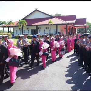 POLDA KEPRI GELAR PEMBINAAN TRADISI PRAPENGAKHIRAN DINAS BAGI PNPP PERIODE NOVEMBER 2024 S.D. OKTOBER 2025