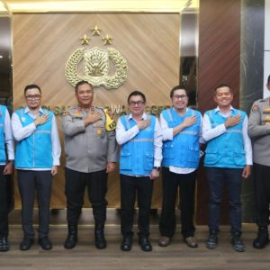 PLN Batam Hibahkan Empat Mobil Listrik BYD Atto 1 ke Polda Kepri, Dorong Modernisasi Polri dan Transisi Energi Bersih