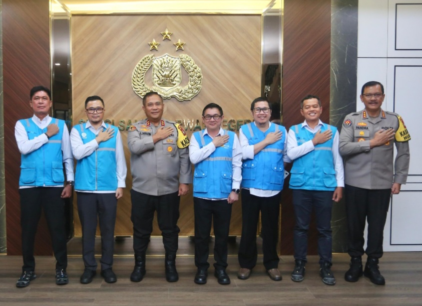 PLN Batam Hibahkan Empat Mobil Listrik BYD Atto 1 ke Polda Kepri, Dorong Modernisasi Polri dan Transisi Energi Bersih