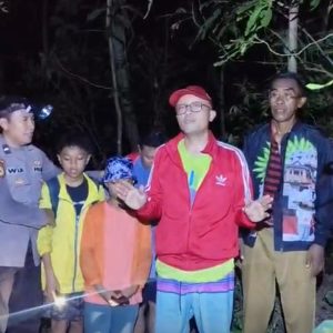 Polres Gresik Selamatkan Wisatawan Asal Sidoarjo Tersesat di Hutan Pulau Bawean