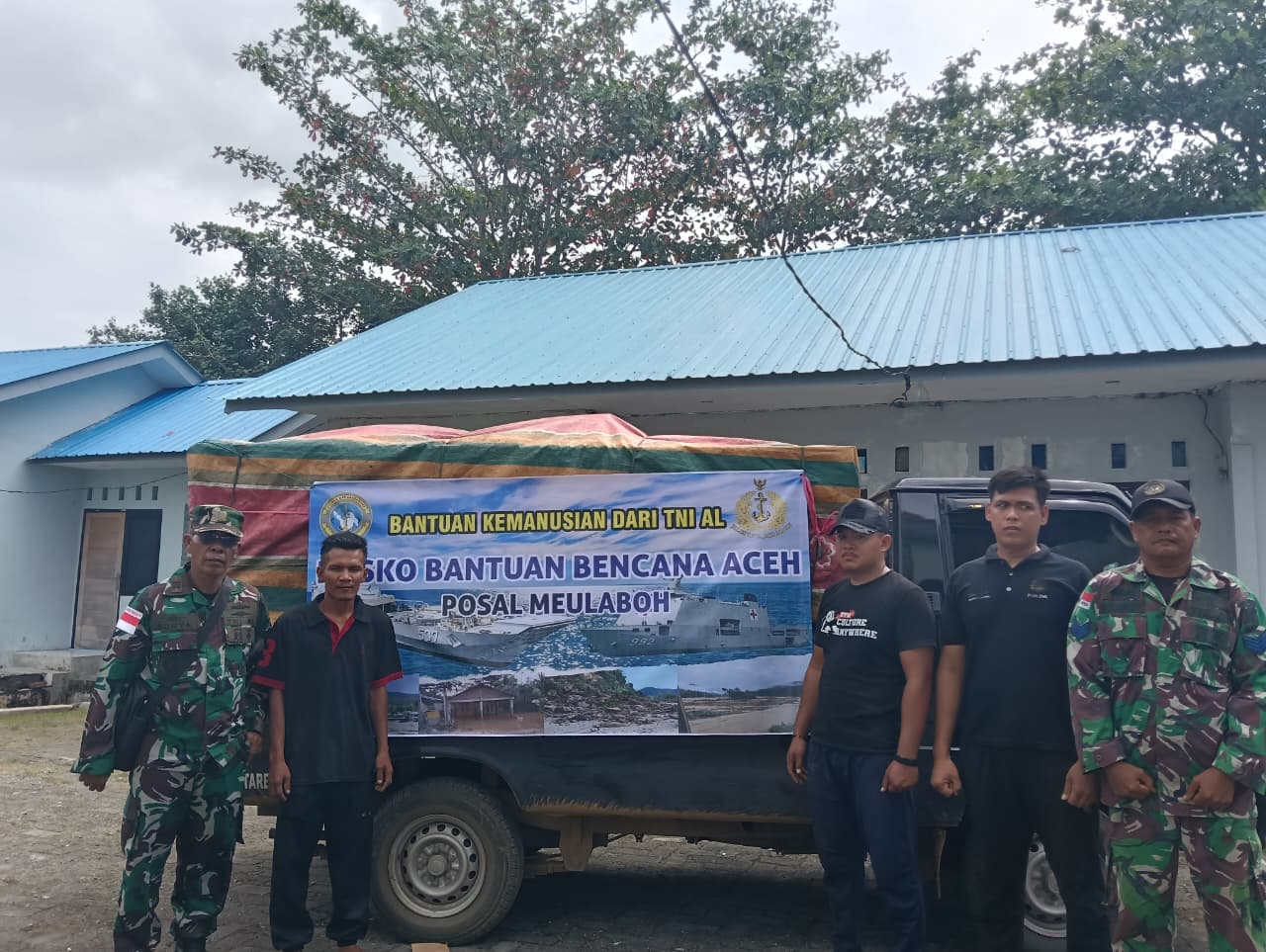 Lanal Sabang Distribusikan Bantuan Korban Banjir Ke Desa Panteu Loong Bireuen