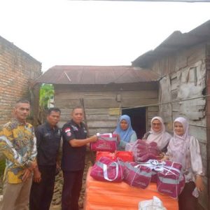 Jumat Berkah, Dinas Sosial Aceh Singkil Sambangi Rumah Tak Layak Huni.