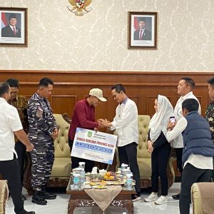Danlanal Sabang Sambut Kedatangan Walikota Batam dan Dankodaeral IV Dalam Rangka Penyerahan Bantuan Sosial Ke Provinsi Aceh