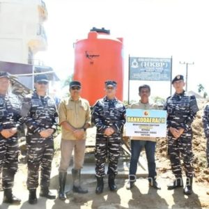 Danlanal Sibolga Dampingi Dankodaeral II Tinjau dan Serahkan Bantuan Sumur Bor di Tukka