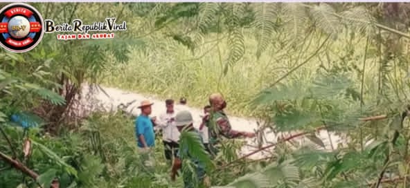 Koramil 01/ Sumbul, Dairi Lakukan Kegiatan  Pembersihan  Dan Meratakan Jalan