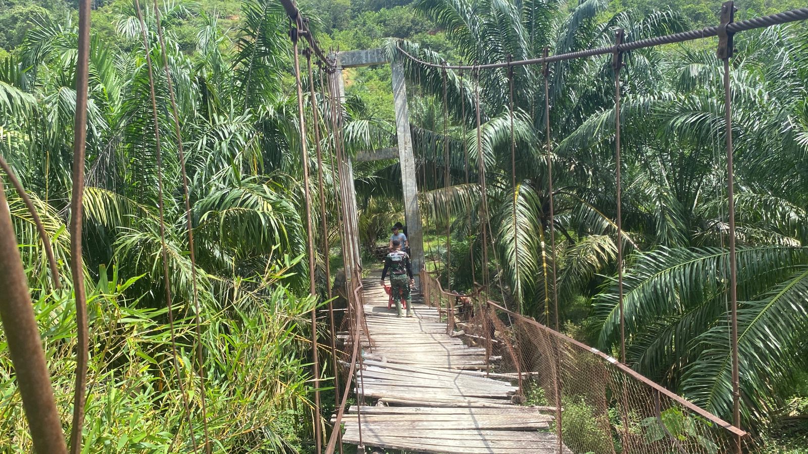 Satgas Kodim 0212/TS Bangun Jembatan Gantung Penghubung Antarwilayah di Kec. Halongonan, Paluta