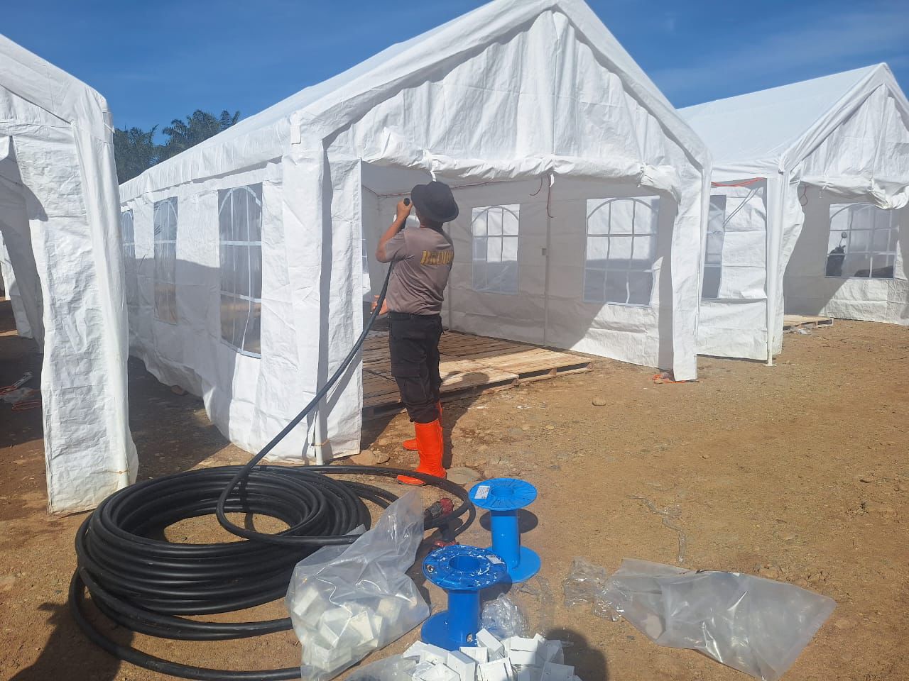 Polda Sumut Gerak Cepat Pulihkan Batang Toru Pasca Banjir dan Longsor, 61 Tenda Huntara Kini Teraliri Listrik