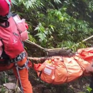 Terjang Medan Ekstrem, TNI AD Lanjutkan Operasi SAR Pesawat ATR 42 – 500 di Bulusaraung