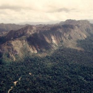Landscape Beriun : Perpaduan Keindahan Karst, Gunung dan Hutan Alami Yang Menjadi Ikon Desa Karangan Dalam