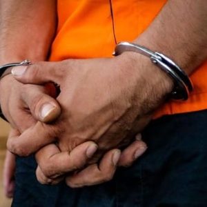 Melempar Kaca Mobil Box  Bawa Es Crystal, Pelaku  Diamankan Polres Langkat