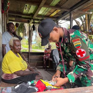 Pelayanan Kesehatan dari Satgas Yonif 123/Rajawali Sampai ke Daerah Terpencil di Kabupaten Mappi