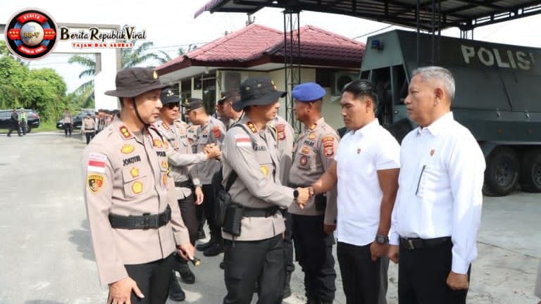 Kunjungan Kerja Ke Aceh Singkil, Kapolda Aceh Beri Apresiasi Dan Penghargaan pada Personel Polri