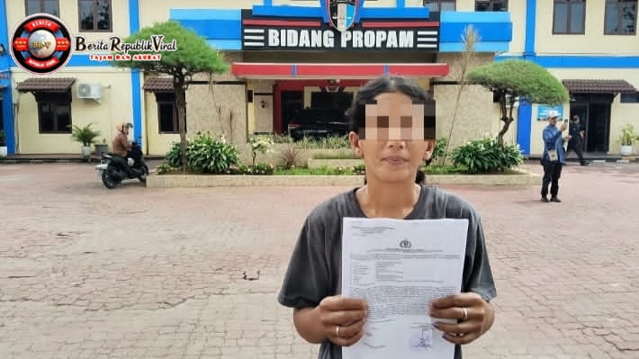 Korban Asusila Meneteskan Airmata Dan Mengemis Minta Keadilan Di Propam Polda Sumut