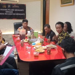 Silaturrahmi Polsek Menganti dengan Awak Media Sekecamatan Menganti