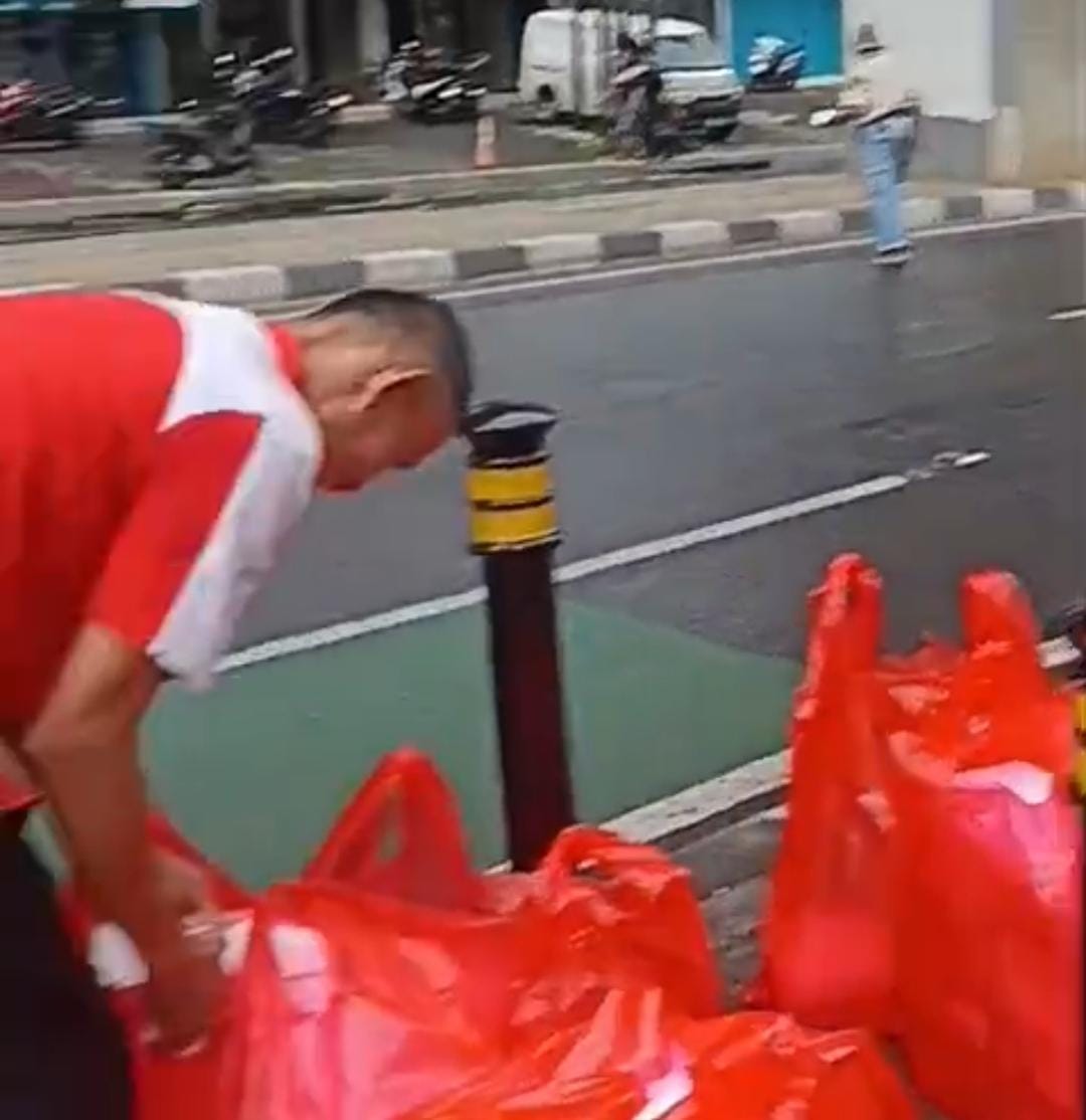 BRI BO Fatmawati Bagikan Ratusan Paket Makan Siang untuk Driver Online